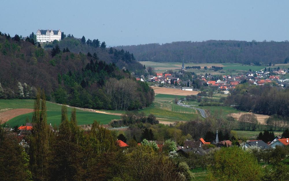 Niedernhausen, Schloss-Lichtenberg und Billings (Foto: Bernd Scheider) Niedernhausen - Schloss-Lichtenberg - Billings - Foto Bernd Scheider