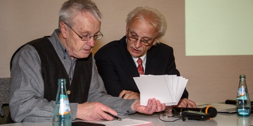 Gleich geht's los: Werner Bert und Achim Krell besprechen letzte Details. Foto: Bernd Scheider